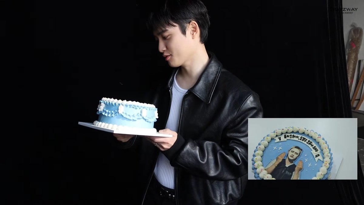 Zziranghee's tweet image. Kyungsoo received a cake from Blitzway team and his reaction was so 🥺🥺🥺 he's just so precious! Congratulations on getting a new home ❤️