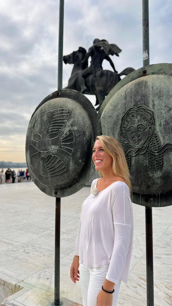 ✈️🇬🇷 T E S A L Ó N I C A 🇬🇷✈️

Este domingo <a href="/bterry_13/">Blanca Terry</a> nos lleva a la segunda ciudad más grande de Grecia 💙🤍

Tesalónica está situada al norte del país, a orillas del golfo Termaico! 

Os esperamos con nuestros andaluces por el 🌏 a las 21.35 en <a href="/canalsur/">CanalSur</a> <a href="/MedinaMediaTV/">Medina Media</a>