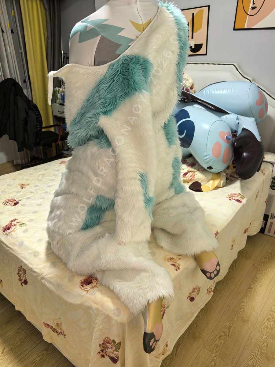 2026的第一个毛五
兔子的皮下居然是......
First FursuitFriday in 2026.
The one in a rabbit fursuit is surprisingly...
#FursuitFriday #zentai
