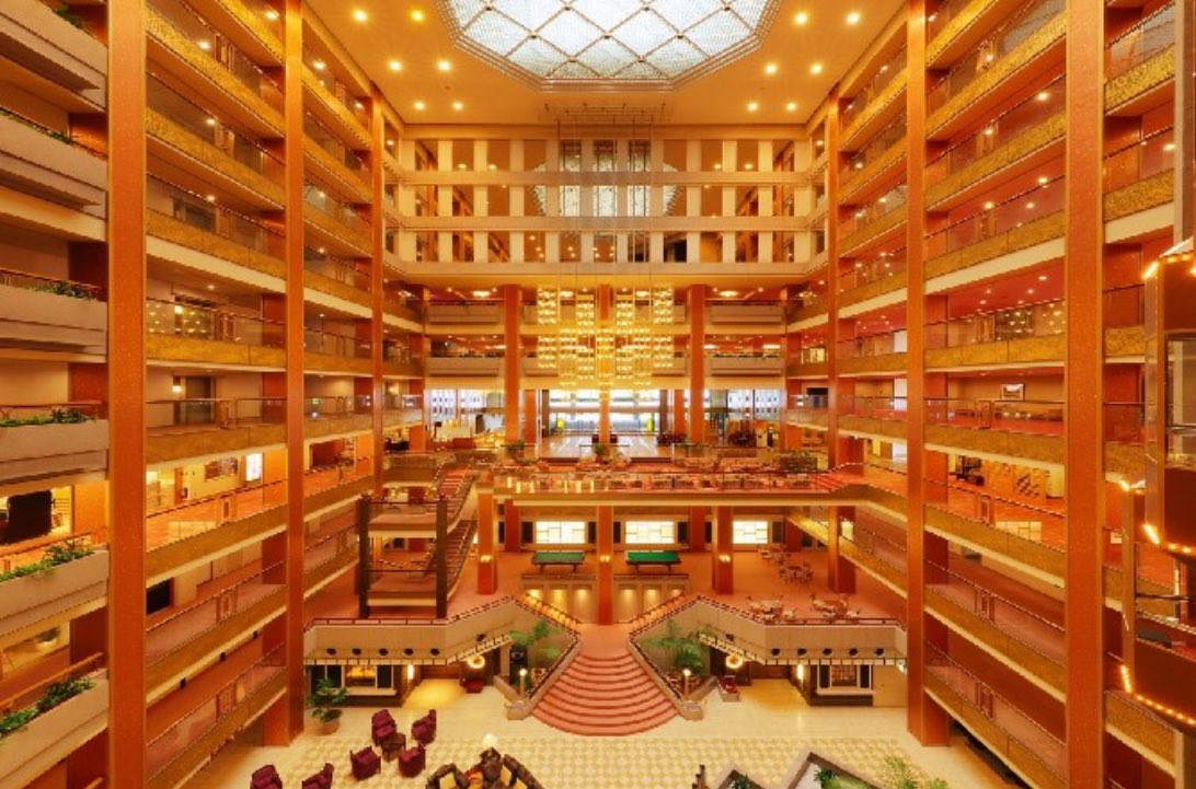 zono_1023's tweet image. 千と千尋のモデルとなった場所
どれも美しい。
これ以外にも複数あったかな。
1枚目　千と千尋の世界に入るトンネル
四万温泉にある積善館の「トンネル」

2枚目　千尋が働く温泉
鬼怒川温泉

3枚目　釜爺のボイラー室
武居三省堂

4枚目
カオナシが立ってる橋
四万温泉「積善館」

#千と千尋の神隠し