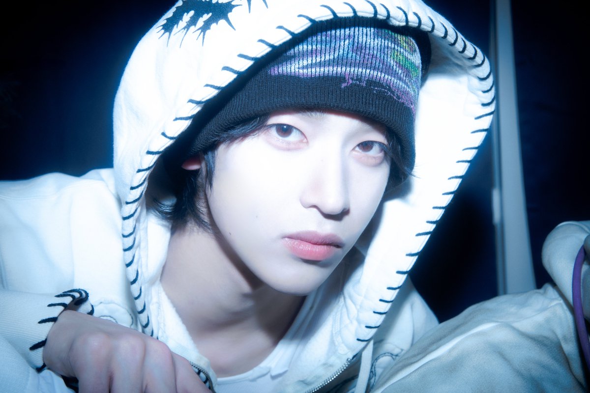 idntt_cosmo's tweet image. idntt &amp;lt;yesweare&amp;gt;
Concept Photo Home Boy A ver.

id10 towa

2026.01.05 6PM KST

#idntt #아이덴티티 #アイデンティティ
#yesweare 
#토와 #towa