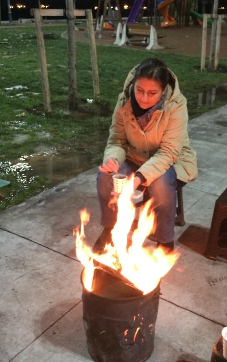 Tezer Özlü'nün dediği gibi;

 “Tenhalığı seviyorum.
Sık görüşülmeyen ama bağı da koparılmayan dostlukları.

Sakin mekanları, az rastlanılmayı, kendimle kalmayı, kendimi saklamayı ve de sınırlarımı.”
İşte öyle...