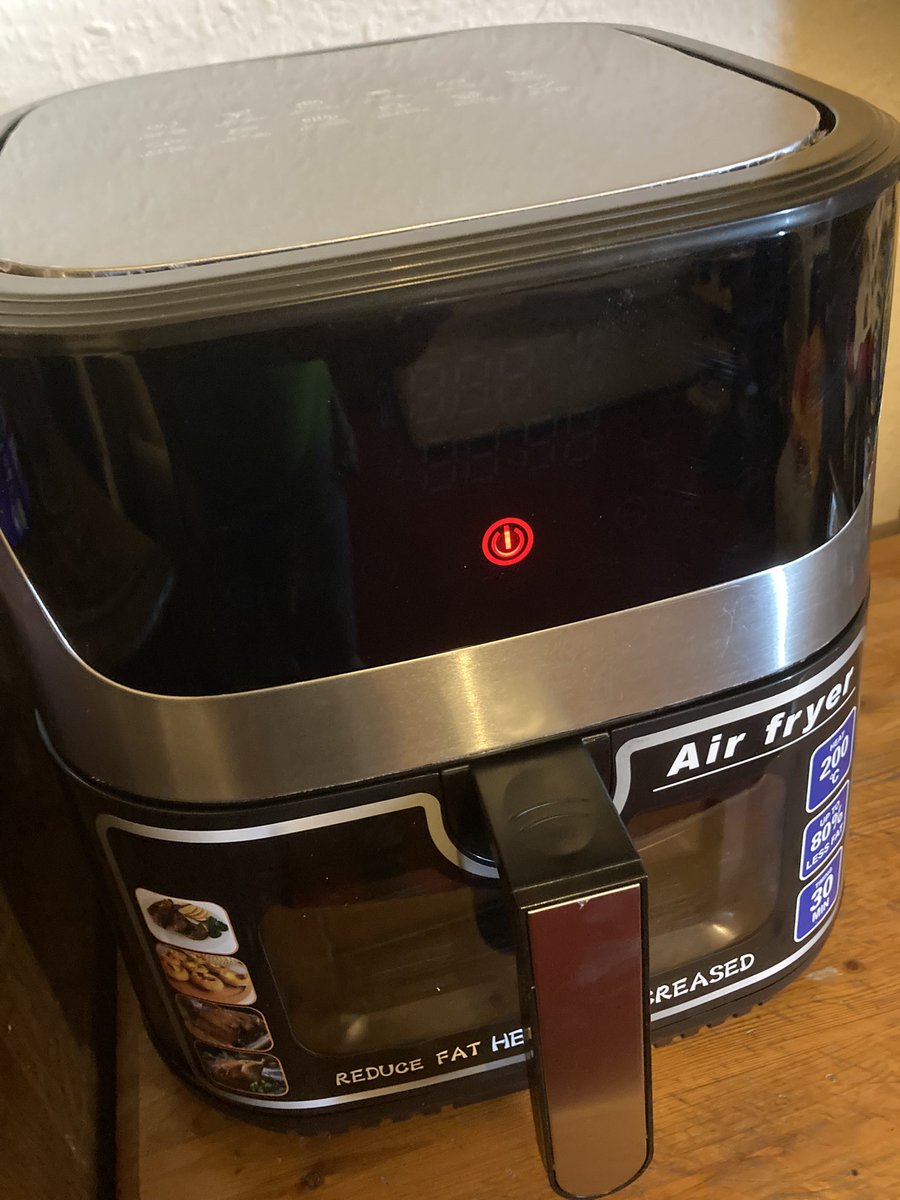 pwestern's tweet image. Just finished binge watching the new series of Red Eye, amazing, epic, awesome…..but please don’t make it 18 months till the next season 🤦🏻‍♂️ Highly recommend 🫶 also got my brand new air fryer today 🥳 but now I need to sleep 😴