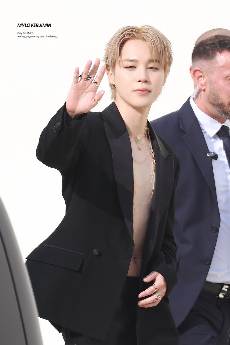 myloverjimin's tweet image. 251001 Dior in Paris HQ 3 #지민 #JIMIN #ジミン
@BTS_twt
JIMIN AT PARIS FASHION WEEK DIOR GLOBAL AMBASSADOR JIMIN #JiminxDior #DiorSS26 #PFW
@Dior