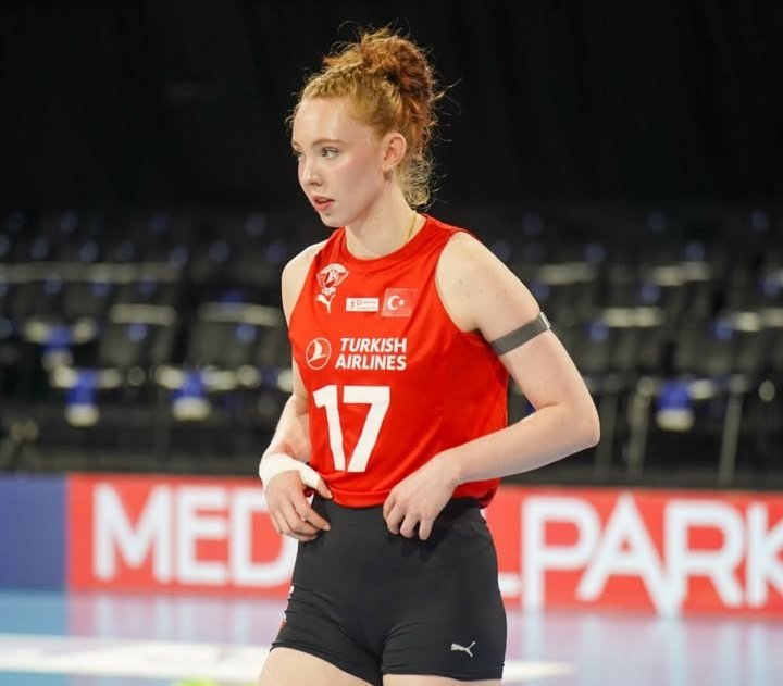 portalsuperliga's tweet image. CONTINUA NO EXTERIOR!

Após grande destaque no THY da Turquia, a ponteira Júlia Bergmann recusou propostas dos times Brasileiros. 

Segundo consta, ela deu preferência para continuar no exterior. Júlia tem propostas de grandes clubes de Turquia e Itália.