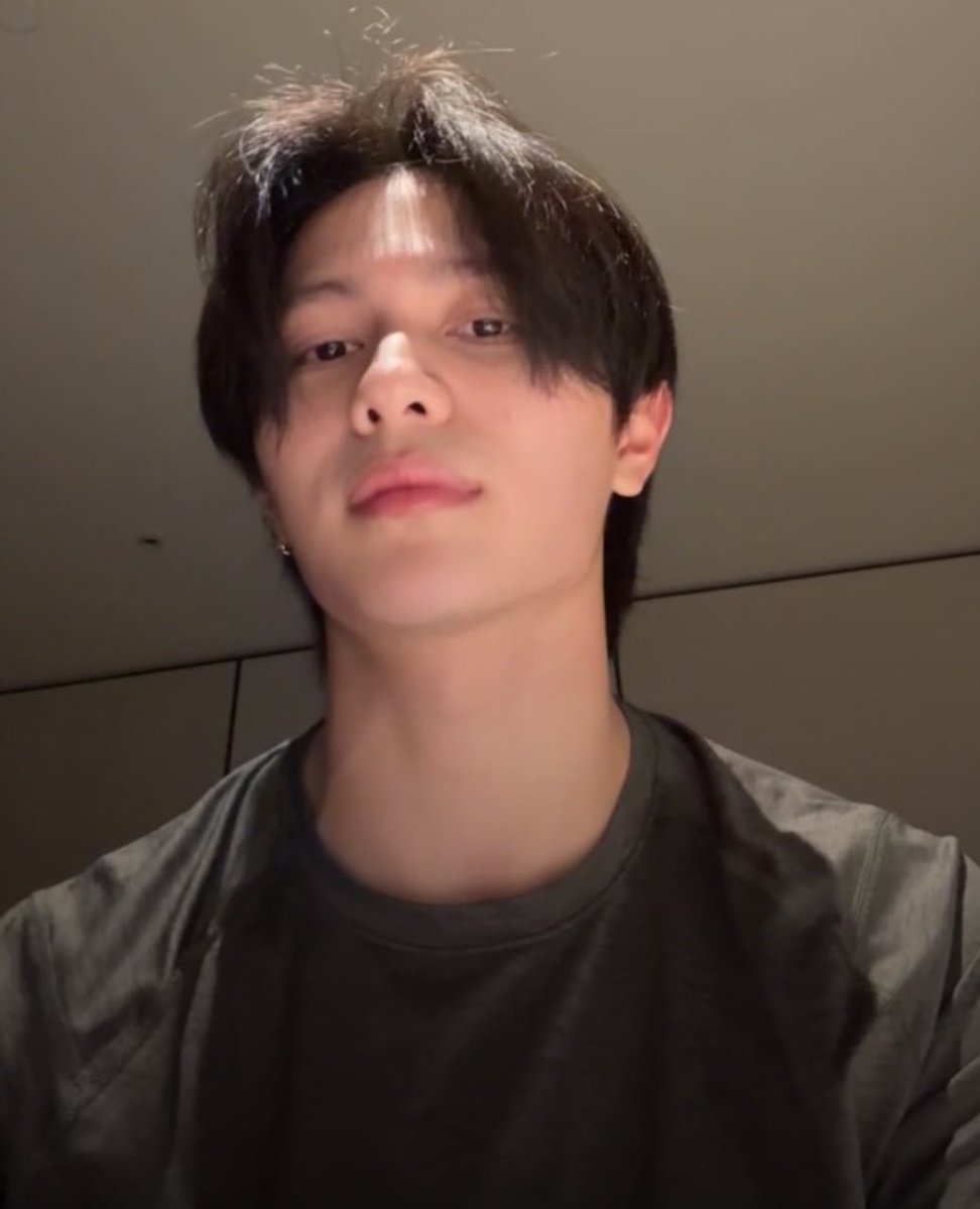 jusrdt's tweet image. : ผมอาจจะไม่ได้แฟนคนแรกของพี่
: ผมอาจจะไม่ใช่คนแรกที่ได้กอดพี่
: ผมอาจจะไม่ใช่คนแรกที่ได้หอมแก้มพี่
: ผมอาจจะไม่ใช่คนแรกที่ได้ลูบหัวพี่
: พอละ ผมว่าผมเริ่มโมโหแล้วว่ะ