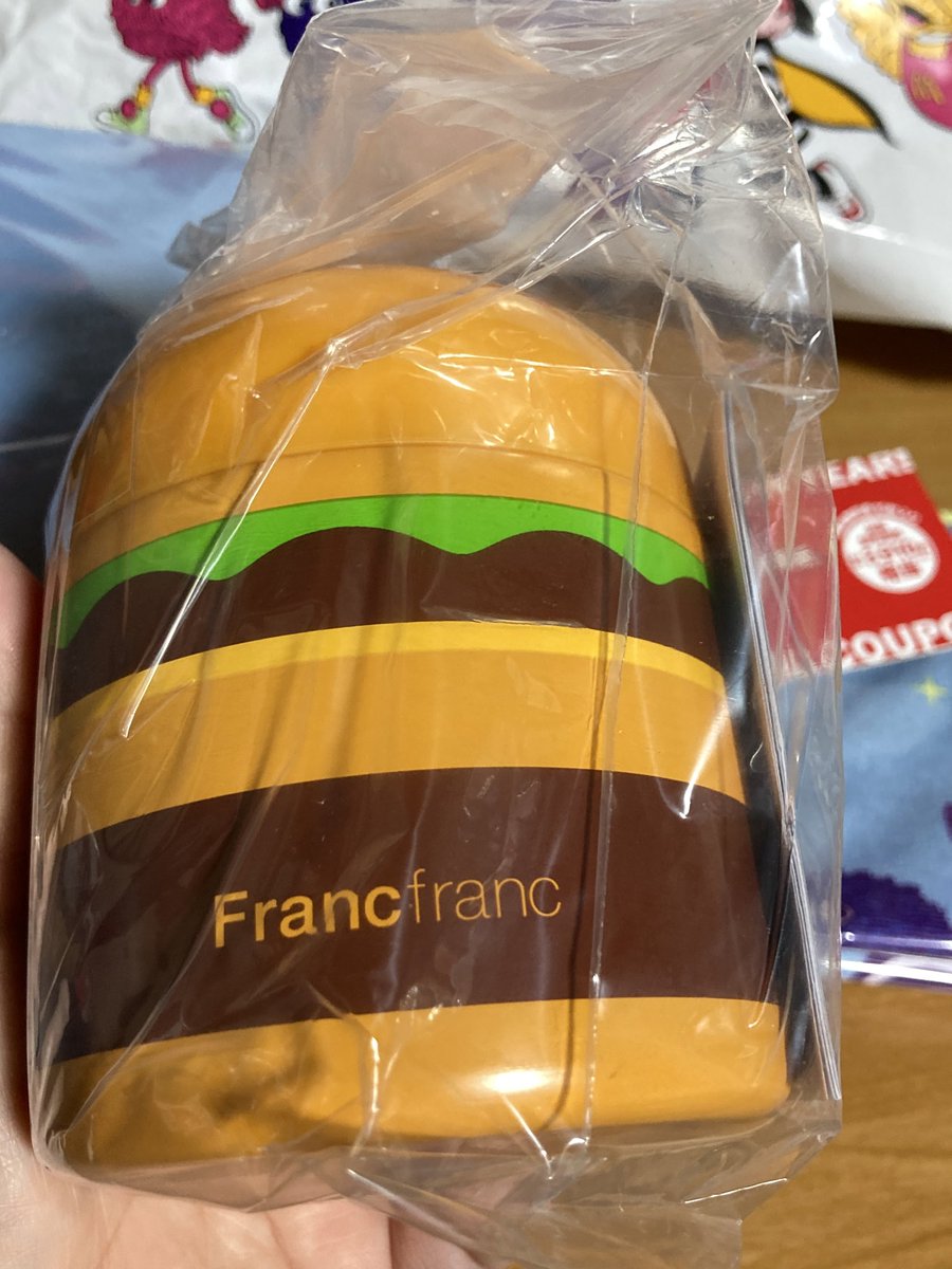 ゆっくり
マクドナルド福袋GET
にしても今日は寒すぎる🥶雪降ってない分ましと思うしかない
例のアレ入ってないか隅々まで探したけどなかった(ノ_＜)スープジャーが可愛いからよしとする
来年こそ金のマックカードが当たりたい
その前に当選しなきゃだけどね！
#2026福袋
#マクドナルド福袋報告