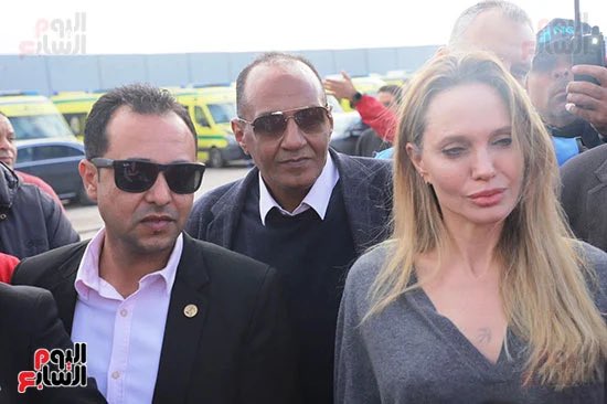 أنجلينا جولى تتضامن مع الشعب الفلسطينى خلال زيارة معبر رفح. اليوم