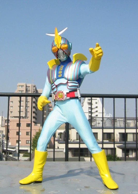 HenshinJustice's tweet image. Sea Jetter Kaito, the silhouette definitely matches the design. Nice catch!