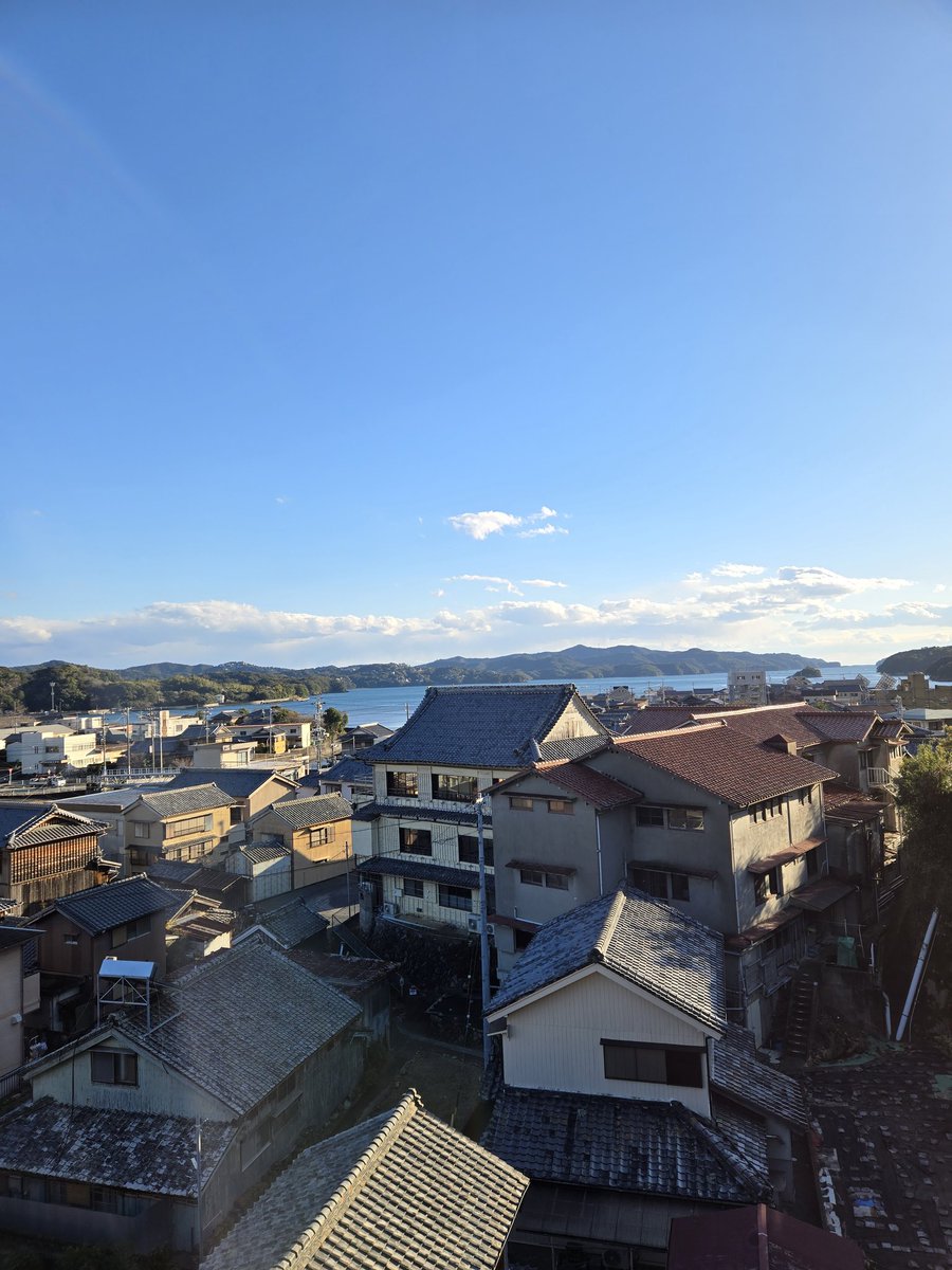 #南伊勢 の実家へ。

海や山と生きる町には、
子供の頃には気付かなかった
贅沢がたくさん。

皆様が今年も1年間お元気に
過ごせますように。