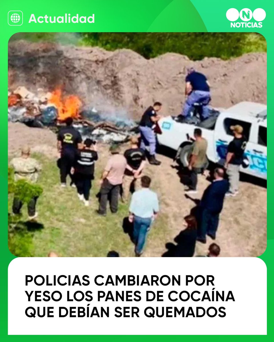 telefenoticias's tweet photo. En un acto que parecía ejemplar, la Policía de Chaco realizó la primera quema de drogas en un día de calor agobiante, con 45°C.

Sin embargo, la escena se empañó cuando siete de ellos intentaron esconder panes con cocaína en el patrullero, maniobra que fue detectada por el secretario del juez.En total, se incautaron casi 10 kilos de cocaína, con un valor estimado de USD 142.000 en el mercado local. Fueron reciente imputados y en prisión preventiva.