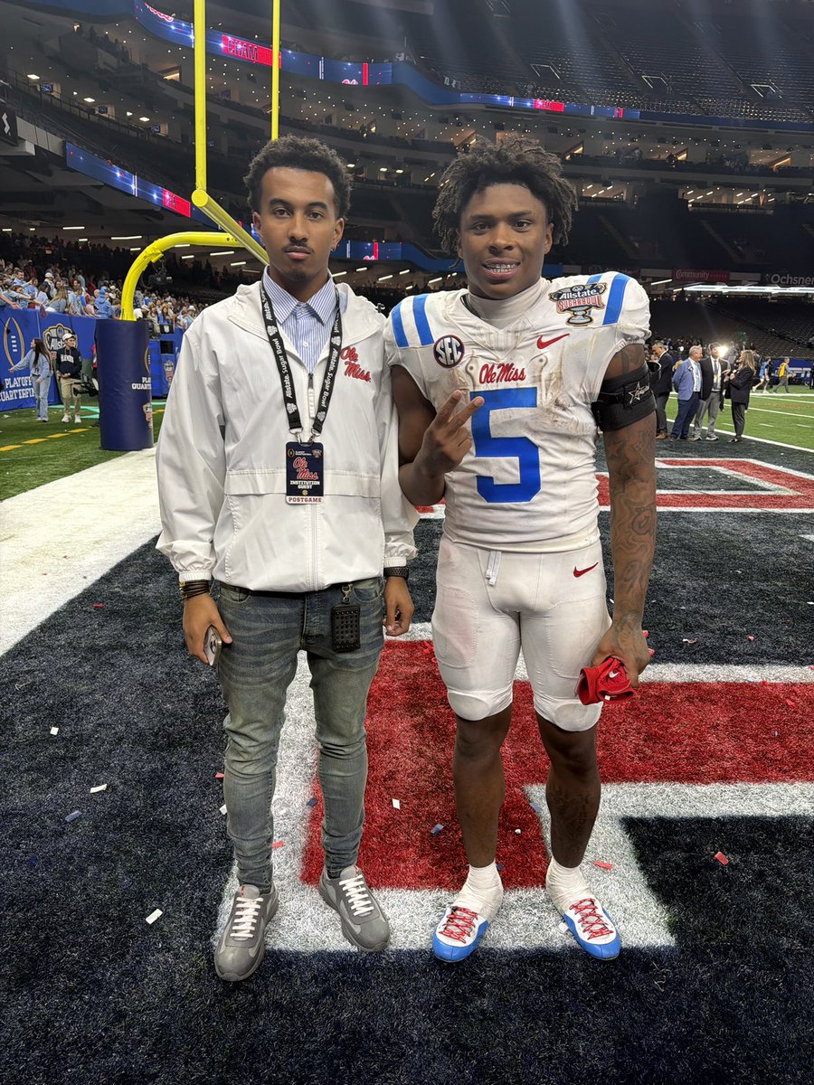 GregarnolieIII's tweet photo. I enjoyed myself at the @OleMissFB vs @GeorgiaFootball game in the @SugarBowlNola https://t.co/howeqsCXQz
