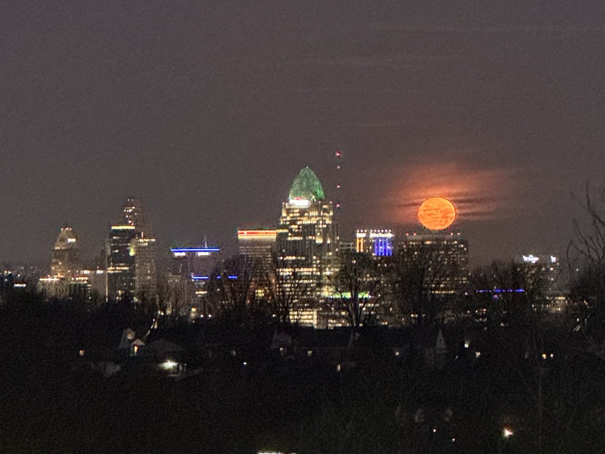 Look at the super moon over the Cincinnati skyline this morning #Cincinnati