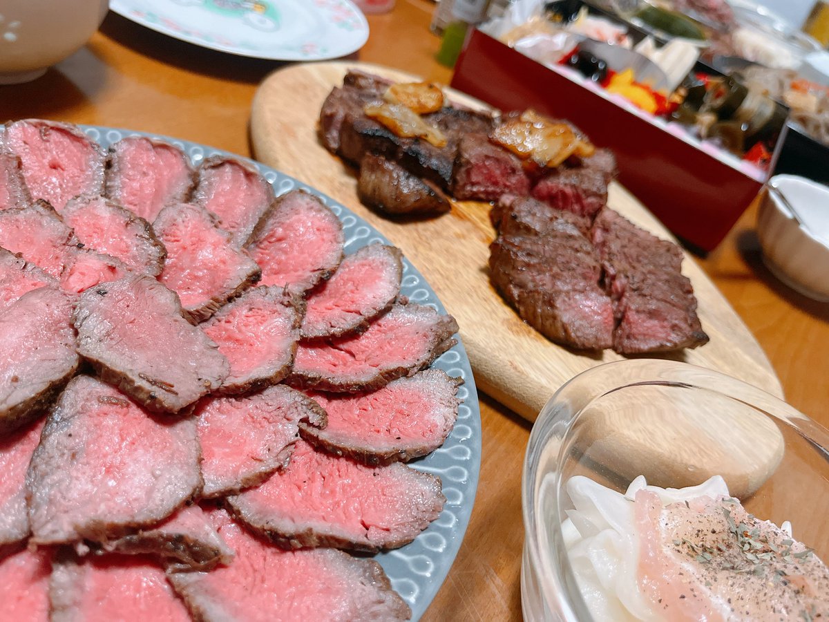 今年もお肉美味しかったです🥩仕事の後の肉はうめえ(リモートで出勤ボタン押しただけ)