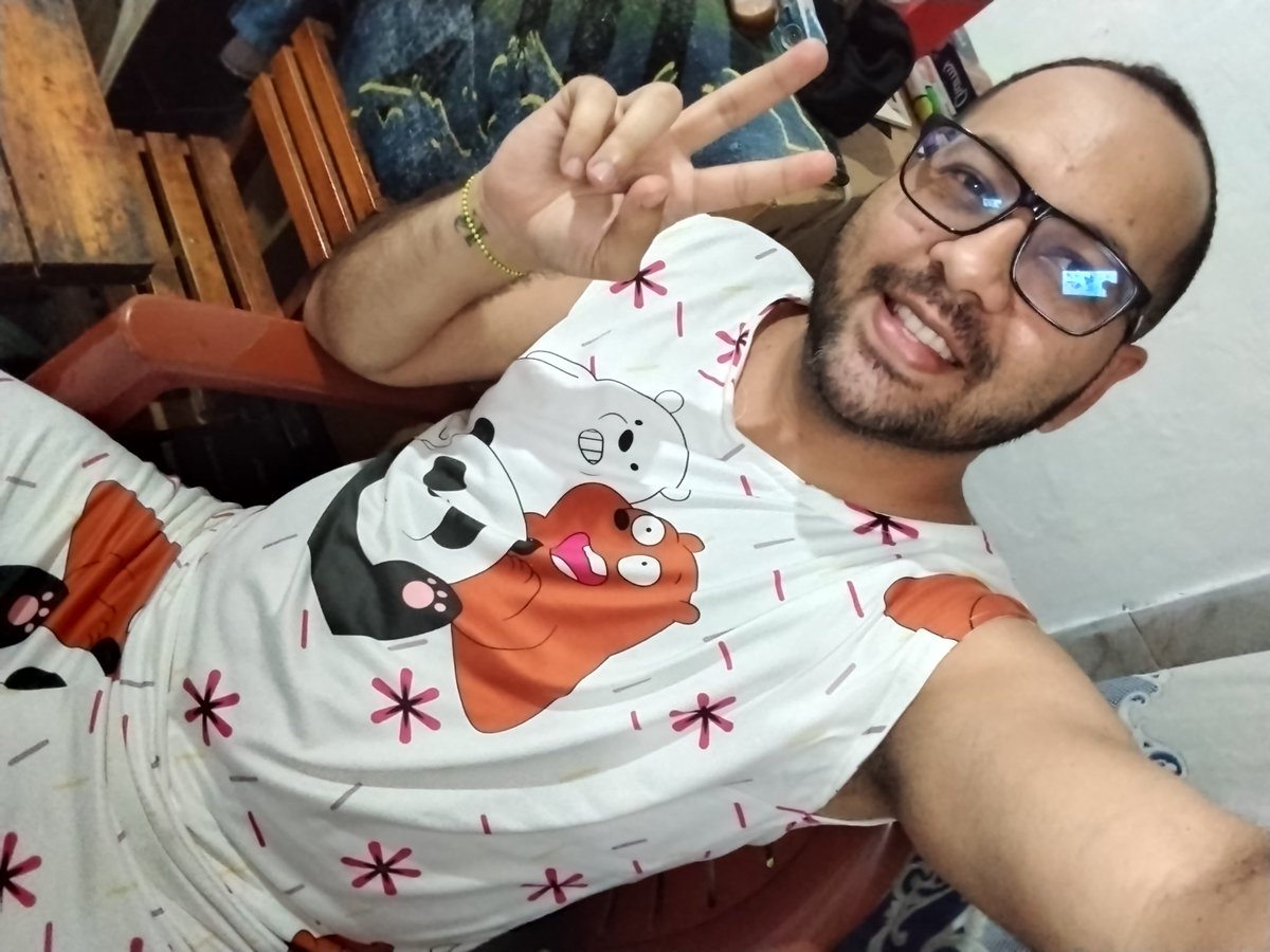 Kjsining's tweet image. Un oso escandaloso 🤭 #Oso #Bear #Pijama