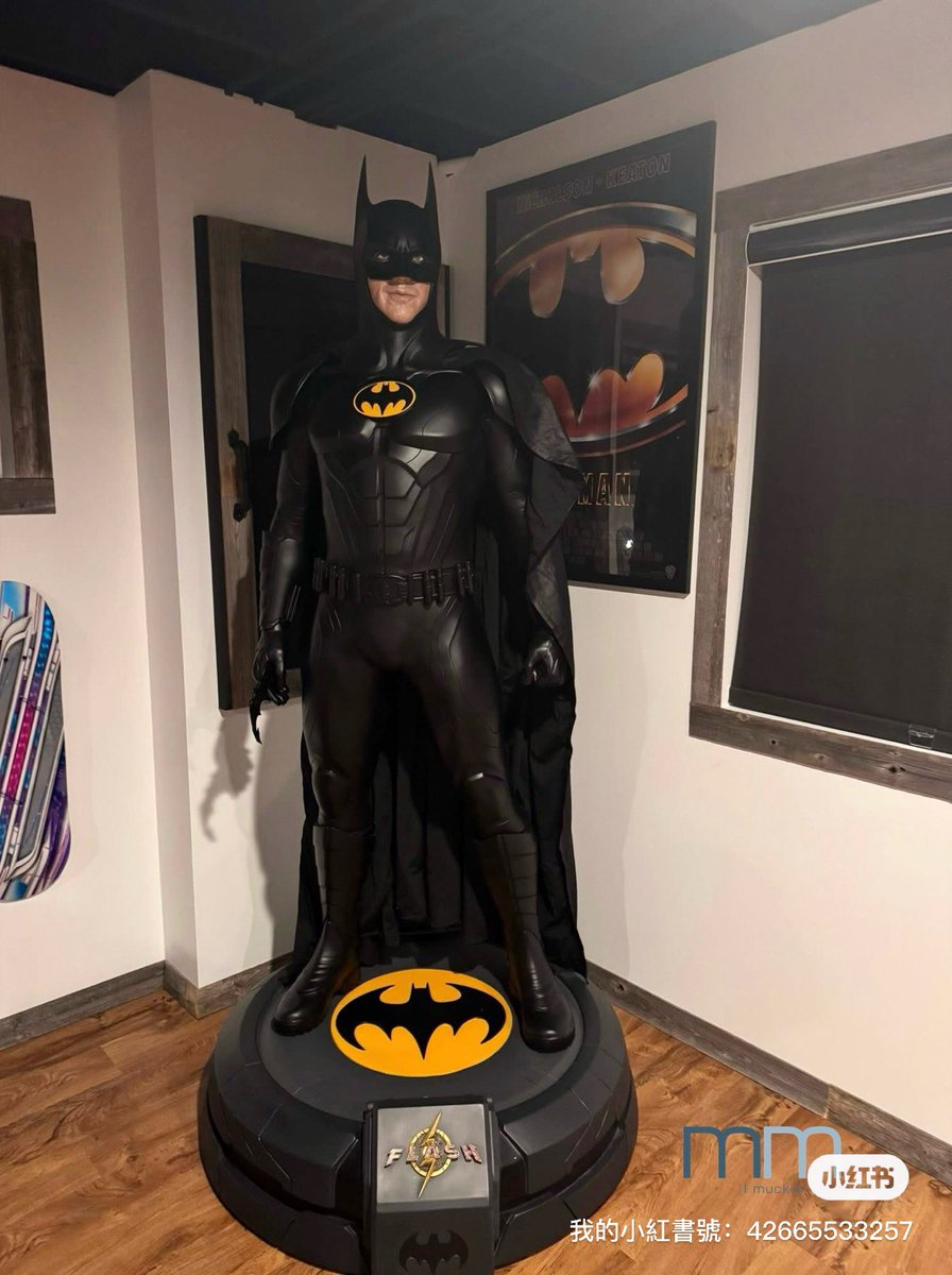 BATMAN Keaton
1/1 life-size figures.
©️muckle mannequins

#DC #theflash #batman #JusticeLeague #michaelkeaton #lifesizefigure #lifesizestatue #mucklemannequins