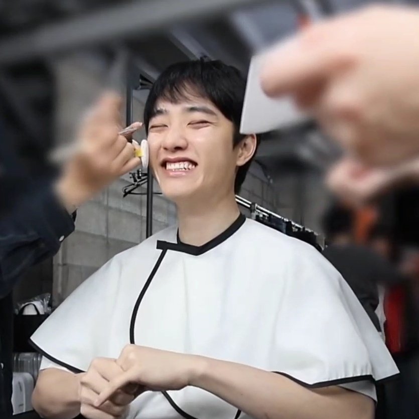 SHY2_Dyo's tweet image. 하... 도경수 평생 웃게 해주고시퍼 지켜주고시퍼🥹