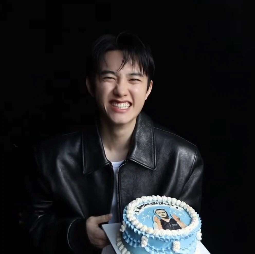 SHY2_Dyo's tweet image. 하... 도경수 평생 웃게 해주고시퍼 지켜주고시퍼🥹