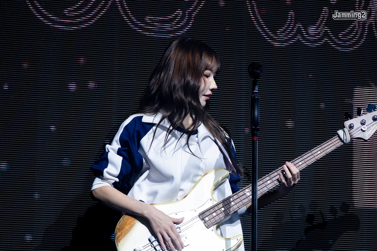 QWER_Jamming2's tweet photo. 250126 QWER The 1st Fan Concert [1, 2, QWER!] 4
#QWER #큐더블유이알
#Chodan #쵸단 
#Magenta #마젠타 
#Hina #히나 #냥뇽녕냥 https://t.co/wOz0oZFREx