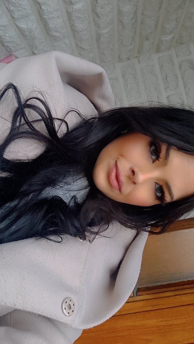 I'm prettier than your wife, so I'll keep your money pig!🖕😘