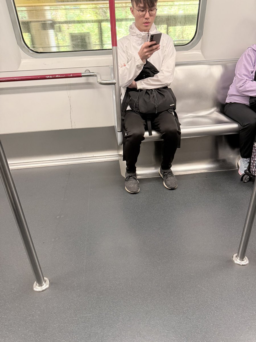 glasses man tweet media