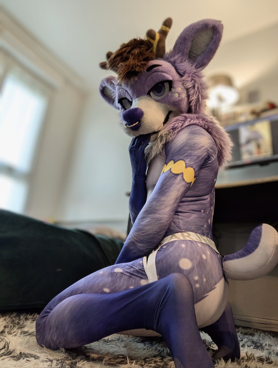First #FursuitFriday of 2026! 

🍑 I brought the cake, deer flavor. Do you want a part? ~ 🦌 

🧵🪡: <a href="/LilacDreamST/">LilacDreamsStudio 🔜NFC</a> 💜