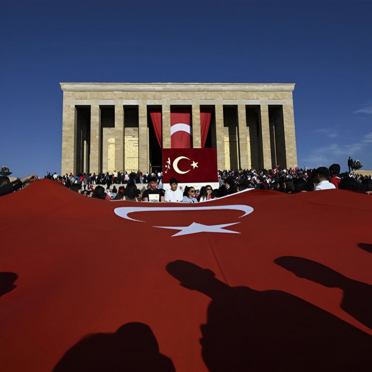 2025 yılında Ulu Önder Gazi Mustafa Kemal Atatürk’ün ebedi istirahatgâhı Anıtkabir’i, 8 milyon 242 bin 170 kişi ziyaret etti.