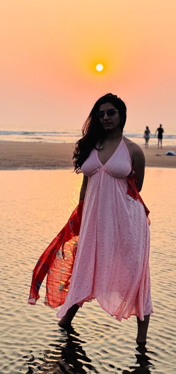 INDACTRESSPIC's tweet image. Chasing sunsets and good vibes in Goa 🌅🏖️ Feeling the ocean breeze and pure bliss! #GoaDiaries #BeachVibes #VishnupriyaBhimeneni