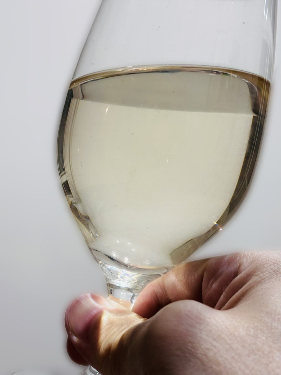 Vince_Ch_'s tweet image. 兩年份的梅酒 多了點茉莉花香

少了些酒精味 後勁還是很快上頭🥂