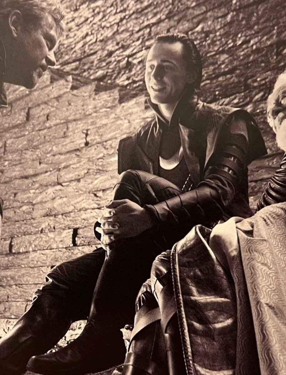 👉Tom Hiddleston: ''My life is changed thanks to this man.'' 👏⭐️ So, I am  forever grateful to Sir Kenneth Branagh. 🙇\u200d♀️, image size:915x1200