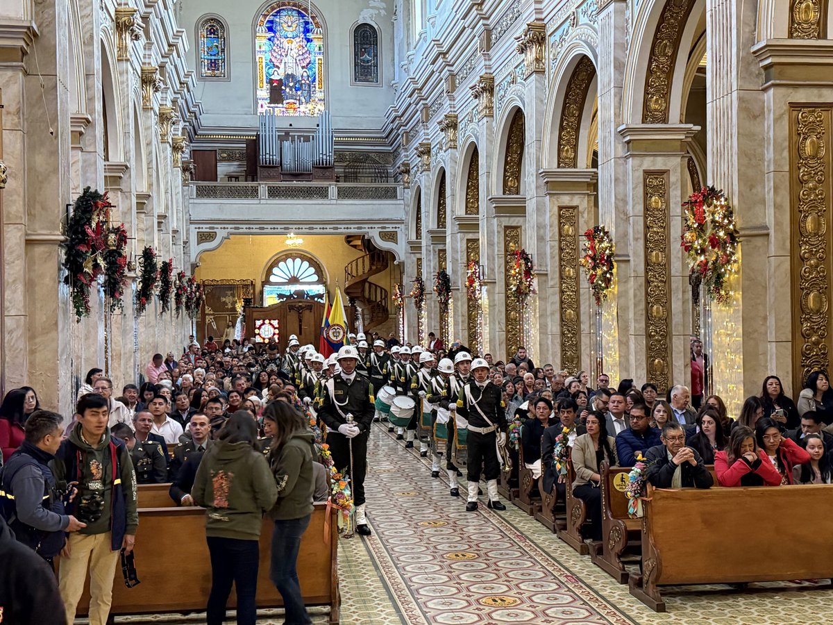 negrosyblancos's tweet image. Con humildad, hoy le ofrecemos a la Michita linda todo lo que somos en #Pasto.