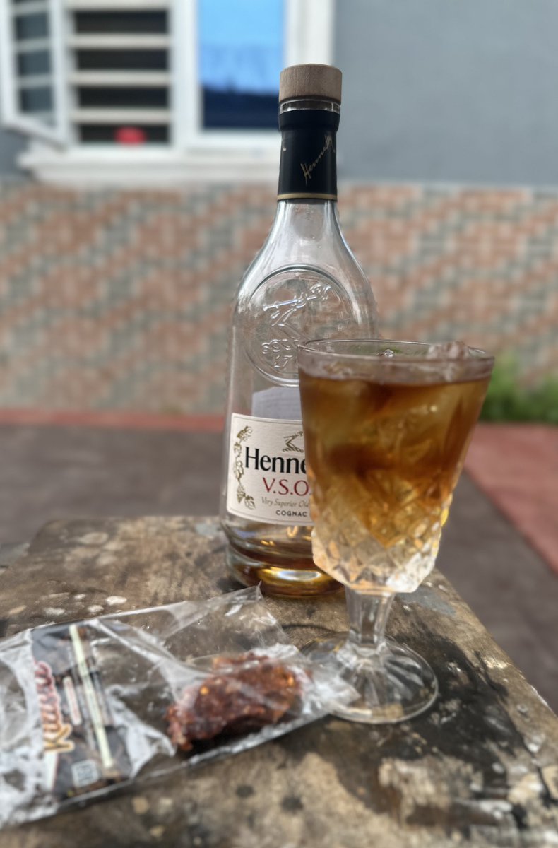 Henny with <a href="/Ezinne_nemelum/">Ezinne ✨✨</a> kilishi, peace offering, e no mean say our war don end 😒😒