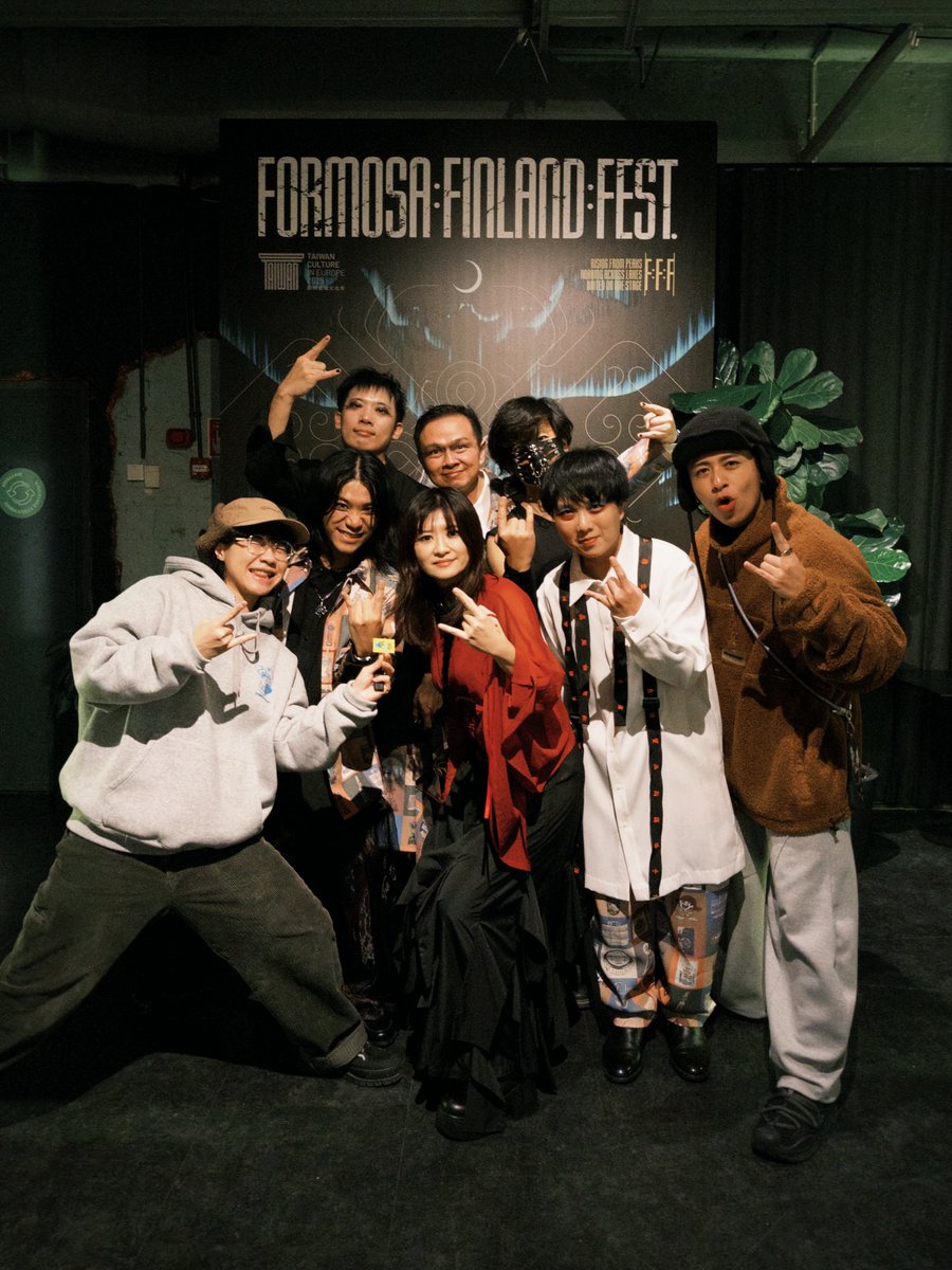 CrescentLament's tweet image. 恆月三途上哈哈台啦！

之前在芬蘭表演完接受哈哈台訪問，終於上線了！（主唱還呈現腎上腺素充滿嗨嗨狀態）

祝大家新年快樂！！

Happy New Year!

明けましておめでとうございます🌅 今年も宜しくお願い致します🤘

youtube.com/watch?v=6z3WHr…
(from 23:45~)