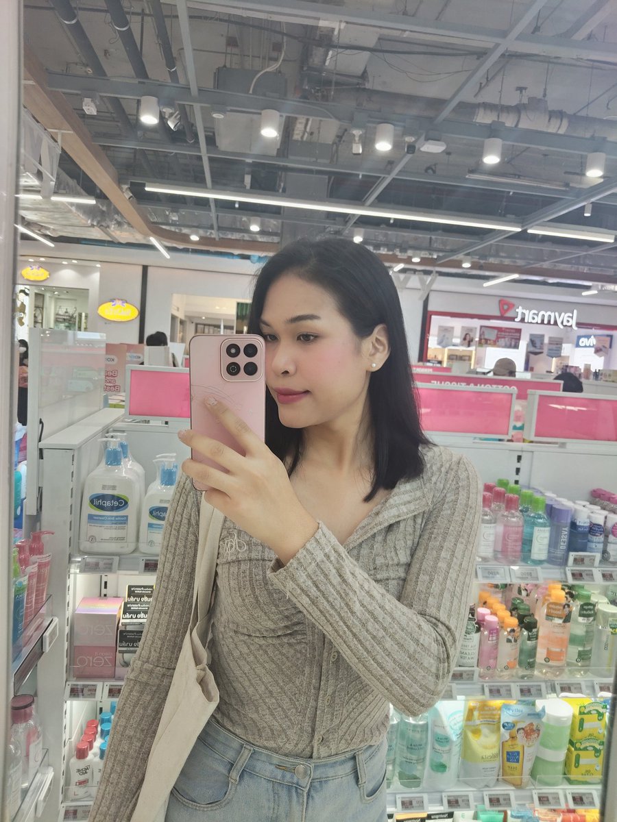 ออยลี่ tweet media