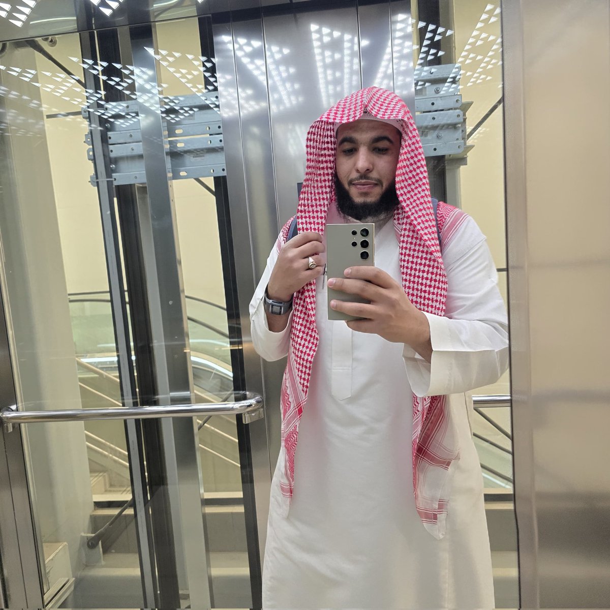 🌿 أبو شعيب أحمد بن عبد الحميد

مسلم على نهج أهل الأثر، لا أنتمي إلى فرقة ولا حزب ولا جماعة، وإنما أعتصم بكتاب الله وسنة رسوله ﷺ على فهم السلف الصالح من الصحابة والتابعين وأئمة الهدى من بعدهم.

📖 العقيدة:

عقيدتي هي بعينها ما جاء في القرآن الكريم والسنة الصحيحة، وما نقله أئمة