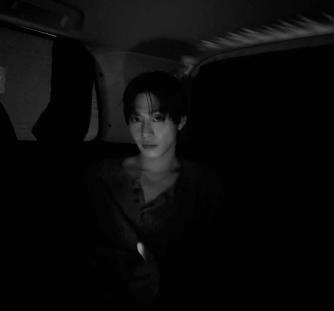 enrickmht's tweet image. I wrapped myself in darkness to calm down.