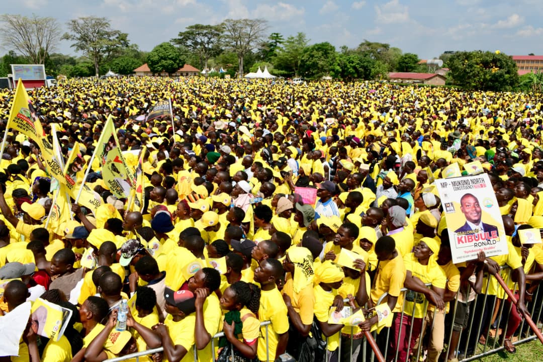 NRMOnline's tweet photo. Fully charged!

A mammoth crowd is already gathered at St. Joseph Secondary School Naggalama in Mukono district waiting for the arrival of the NRM Presidential Candidate, @KagutaMuseveni, for his day's second rally. #ProtectingTheGains 🧵 https://t.co/xMXtKgywG6