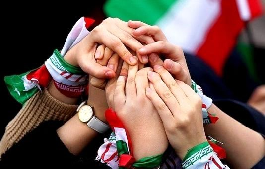 HRA80's tweet photo. معترضم و سر موضعم هستم اما :
اجنبی که ژست همراهی می‌گیره بدونه:
این صدا خریدنی نیست. خفه‌شو و کنار بایست.
------
I’m a protester and I stand by my position, but:
Any outsider who puts on a show of solidarity should know this:
This voice is not for sale. Shut up and step aside. https://t.co/RfWlUV8aD7