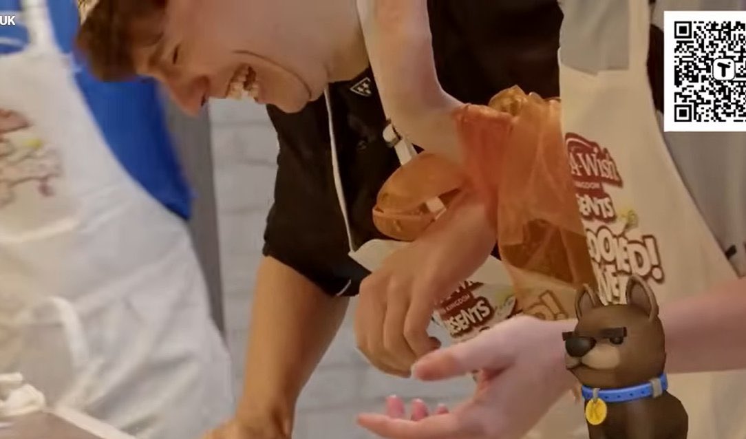 edensnotonfire's tweet photo. thinking about when dan said that phil was the funniest person he knew and how it’s 100% true bc this is dan when phil does/says literally anything https://t.co/89rLW5G8rI