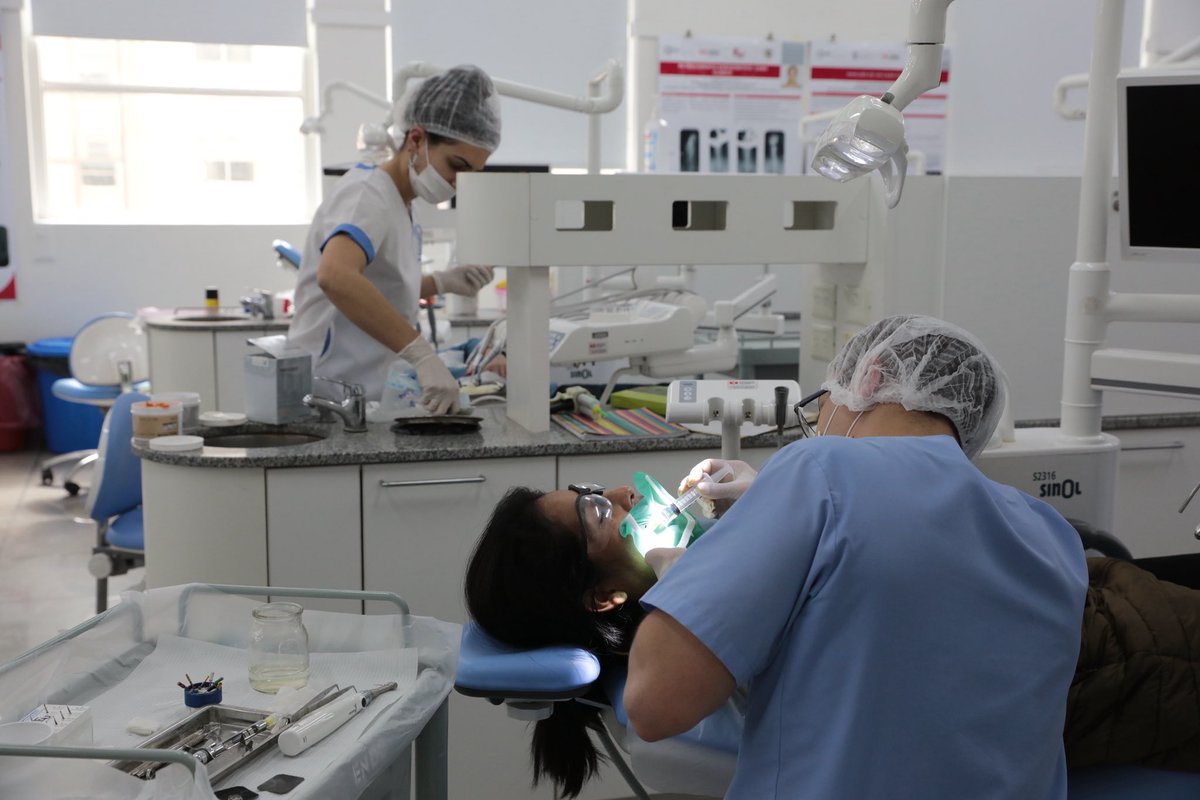 EL HOSPITAL ODONTOLÓGICO DE LA UBA SEGUIRÁ ATENDIENDO DURANTE ENERO Y FEBRERO 🦷

A partir del 5 de enero, habrá atenciones clínicas en turnos mañana, tarde y noche con 300 equipos en simultáneo.