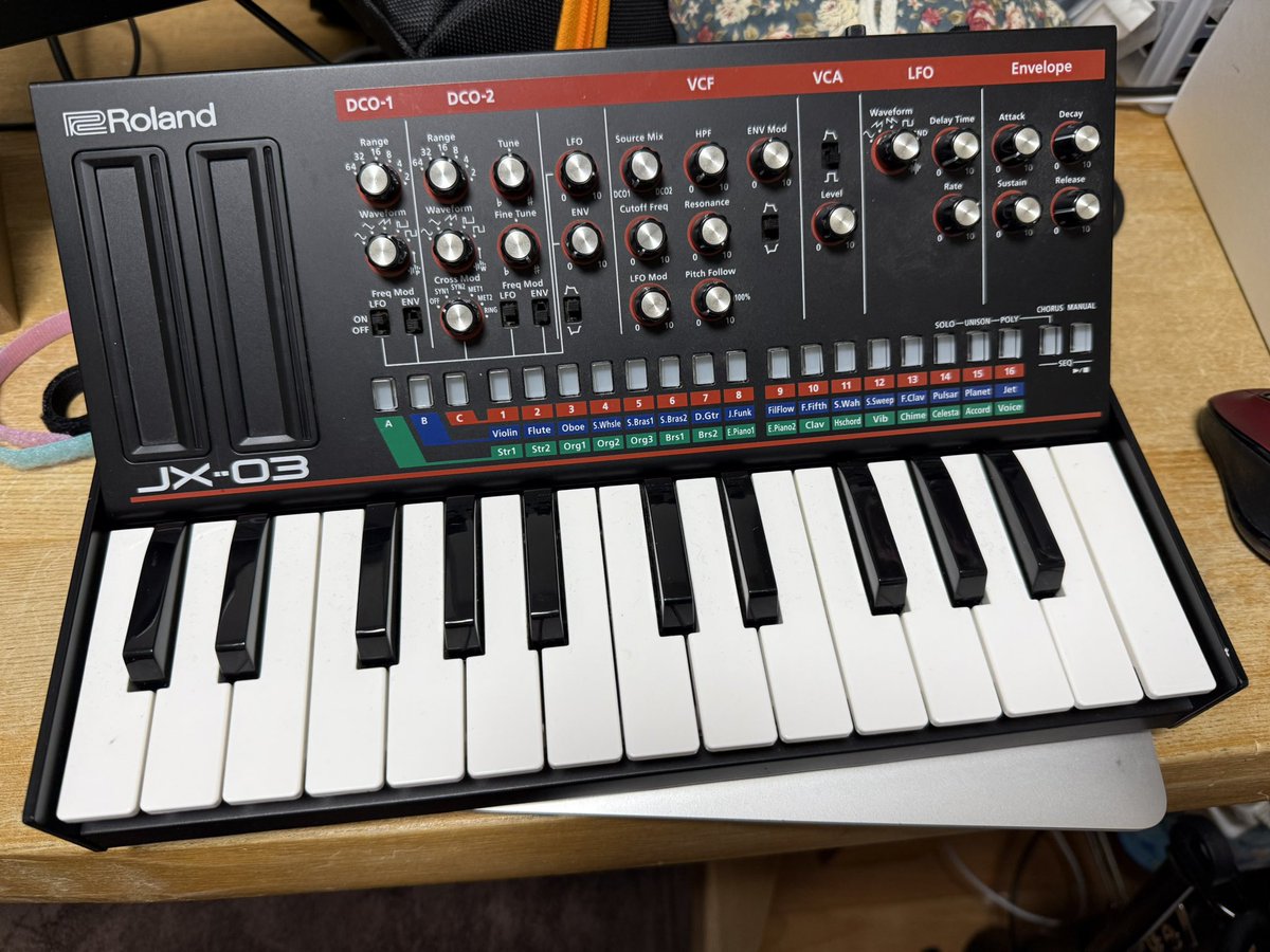 鍵盤楽器 JX03 本日の戦利品。JX-03用の鍵盤。パネル立てる事も出来てシーケンスで