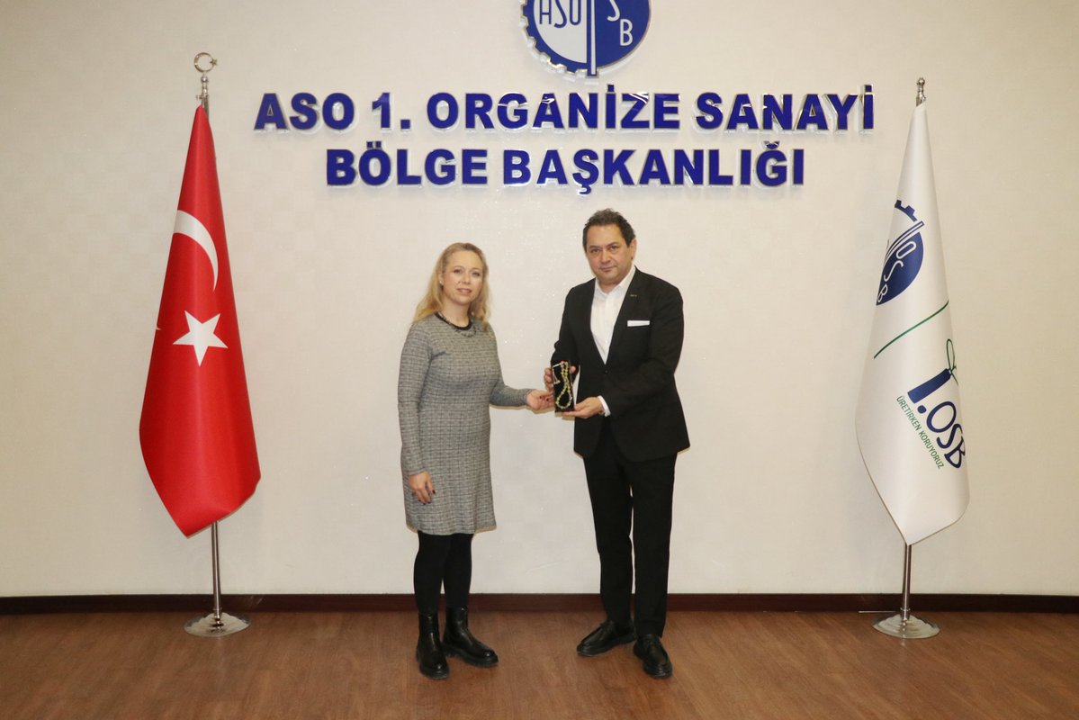 İtri Güzel Sanatlar Mesleki ve Teknik Anadolu Lisesi Okul Müdürü Bora Öztekin ve beraberindeki okul idarecileri, ASO 1. Organize Sanayi Bölgesi’ni ziyaret ederek, Yönetim Kurulu Başkanı M. Serdar Tütek’e hayırlı olsun dileklerini iletti.  <a href="/SerdarTutek/">Serdar TÜTEK</a>