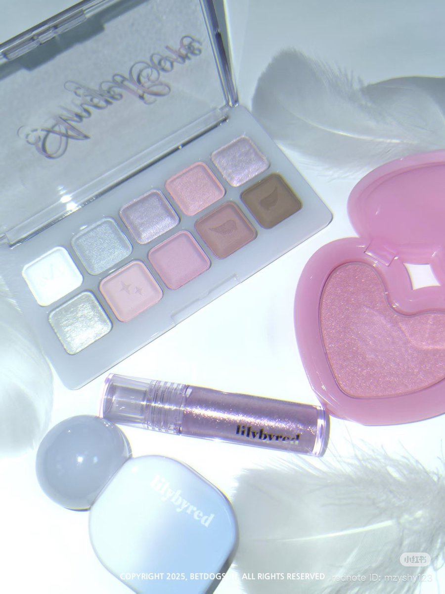 cosmem5's tweet photo. lilybyredの冬コスメキラキラでかわいい✨❄️ https://t.co/c9JKFnRdFy