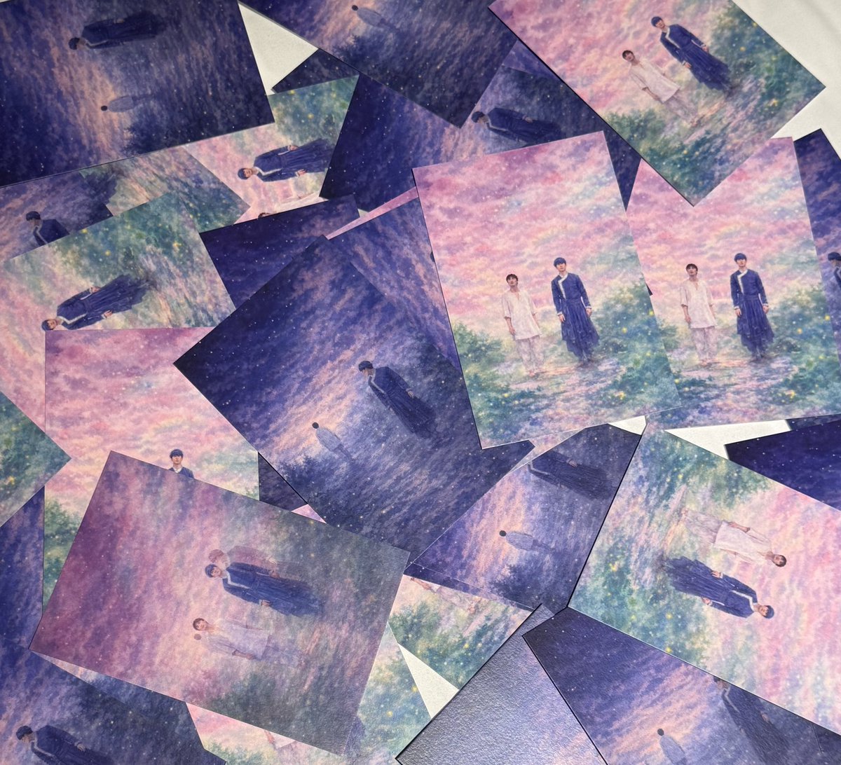 zevsuri's tweet image. 🕌타지마할의 근위병 페어막공 나눔🕌

1.근위병 싸인유니폼 키링 (참 랜덤)
2.타올과 파우치
3.엽서 3종 + 백단향 인센스콘

1/3 저녁공 1시간-30분전 타래로 장소 공지 예정입니다.
최대한 많은분들이 받았으면 해서 1-3번 각각 다른 위치에 비치하겠습니다☺️
많관부🫶