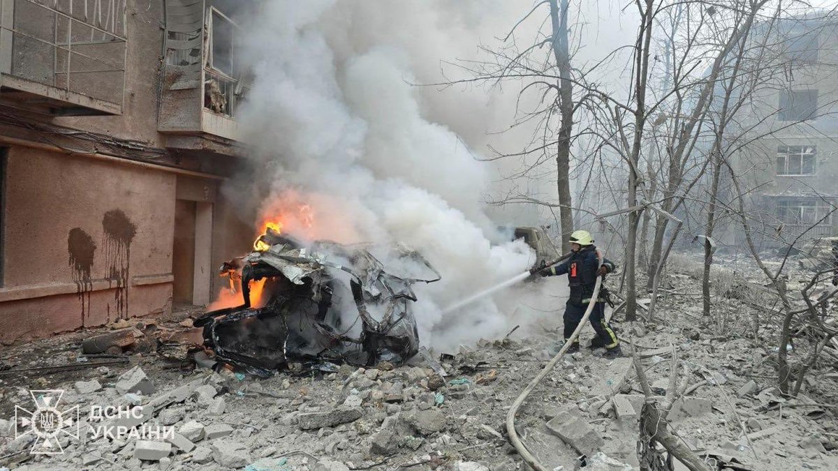 ❗️The aftermath of the Russian attack on the apartment building in Kharkiv.

Photo: State Emergency Service