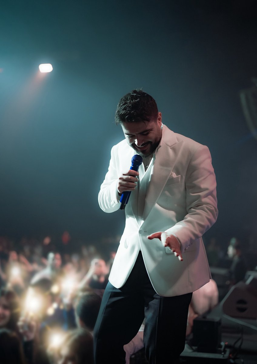 NassifZeytoun's tweet photo. يا رب تكون السنة أحلى من كل اللي فات.. سنة حلوة عليكم! ✨

#NassifZeytoun | #مني_أنا | #Kazdoura | #NewYear https://t.co/eDry5JxTxV