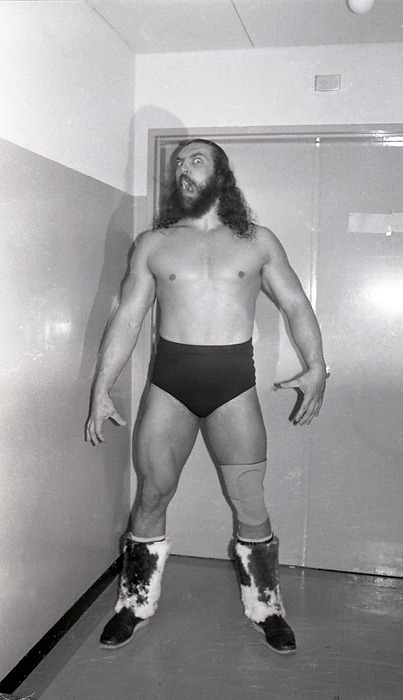 #OnThisDay in 1980: All Japan: Korakuen Hall:

Bruiser Brody is pictured backstage.