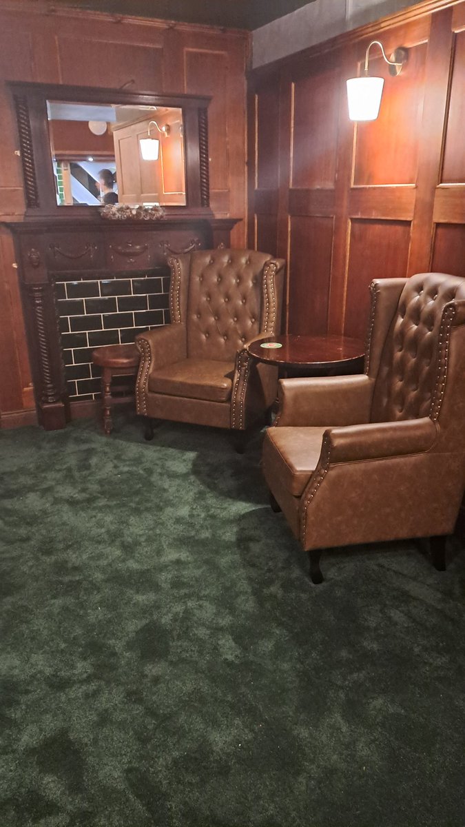 DavidofEnglish's tweet image. Last year, I made the decision to take on a failing pub in my hometown. Why? 

Two reasons. 

Some financial independence, so I can speak a bit more freely. 

And because I knew if this historic pub closed, it would likely be sold and used as either a growhouse or HMO for…