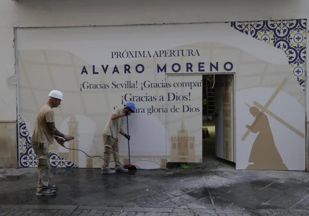 Si alguien no sabe qué regalar a su hermano, novio, padre o amigo por Reyes, échale un vistazo a la tienda de <a href="/AlvaroMoreno_/">ALVARO MORENO</a> 

Buena ropa marca España, con calidad y buenos precios. Siempre con referencia a nuestra fe tanto en sus bolsas como en sus locales.

Un rayo de esperanza