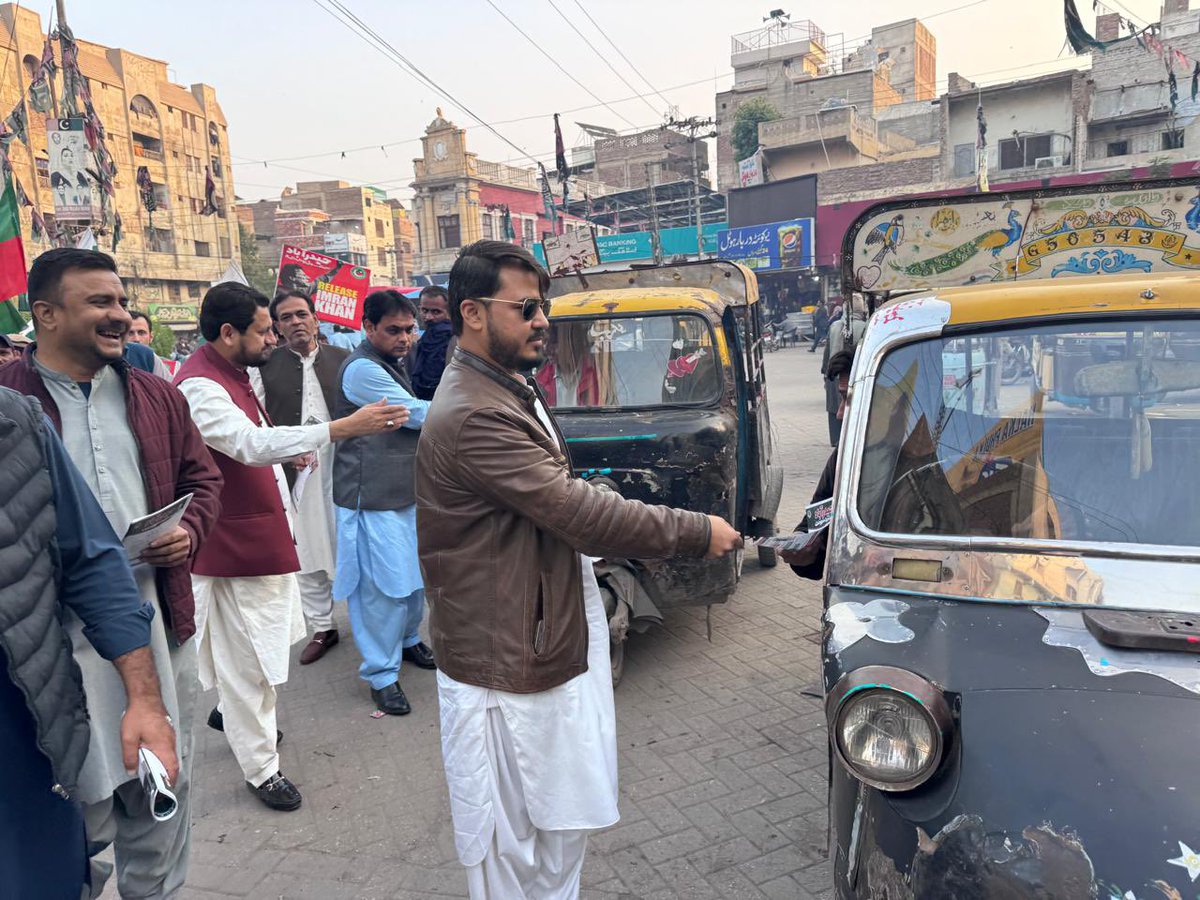 UsamaHafeezKhan's tweet photo. 📍 حیدرآباد سندھ

قائد عمران خان کے ہدایت پر حیدرآباد ڈسٹرکٹ نے اسٹریٹ موومنٹ کا باقاعدہ آغاز کردیا

یہ صرف شروعات ہے انقلاب کا سفر جاری ہے!
@PTIofficial @Aleema_KhanPK @Kasim_Khan_1999 @salmanAraja @SohailAfridiISF @HaleemAdil https://t.co/v9zO1iTyeT
